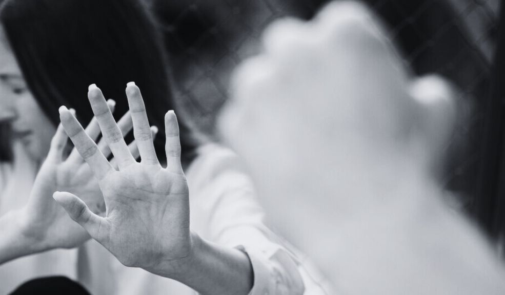 Mujer fue asesinada frente a su casa en Suba 8 Mujer fue asesinada frente a su casa en Suba Este martes, 6 de agosto, se conoció un nuevo caso de feminicidio que tiene consternados a los habitantes de la localidad de Suba. El crimen fue perpetrado la mañana del lunes 5 de agosto en plena vía pública.