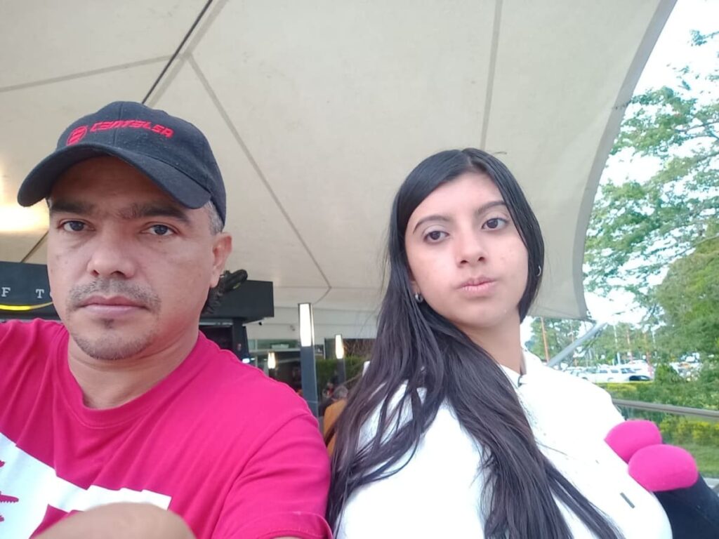 Padre de colombiana que murió en un accidente en España no alcanzó a llegar a las honras fúnebres 2 Padre de colombiana que murió en un accidente en España no alcanzó a llegar a las honras fúnebres La joven Silvia Juliana Manrique Palomino, de 20 años, perdió la vida cuando se desplazaba en una patineta eléctrica. Fue sepultada en la mañana de este sábado en Valencia, España.