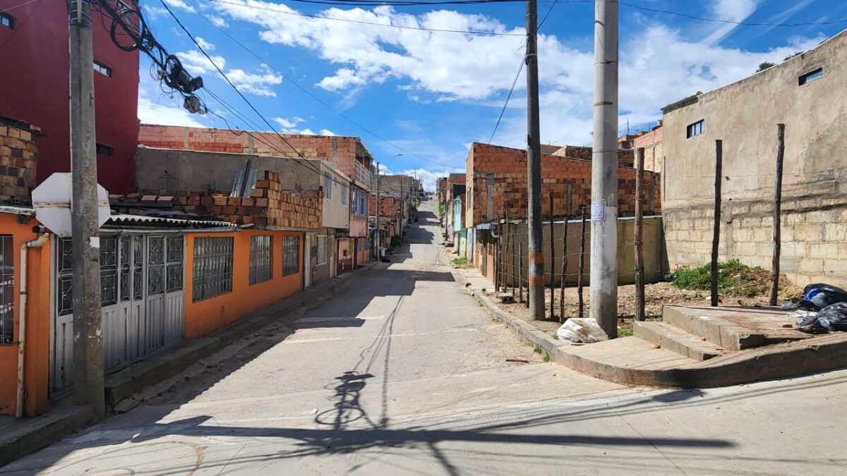 Revelan nuevos detalles de crimen en Usme: hombre fue asesinado frente a su pareja El terror crece entre la comunidad, luego del último caso, donde fue asesinado un hombre al frente de su pareja sentimental en la invasión Refugio.