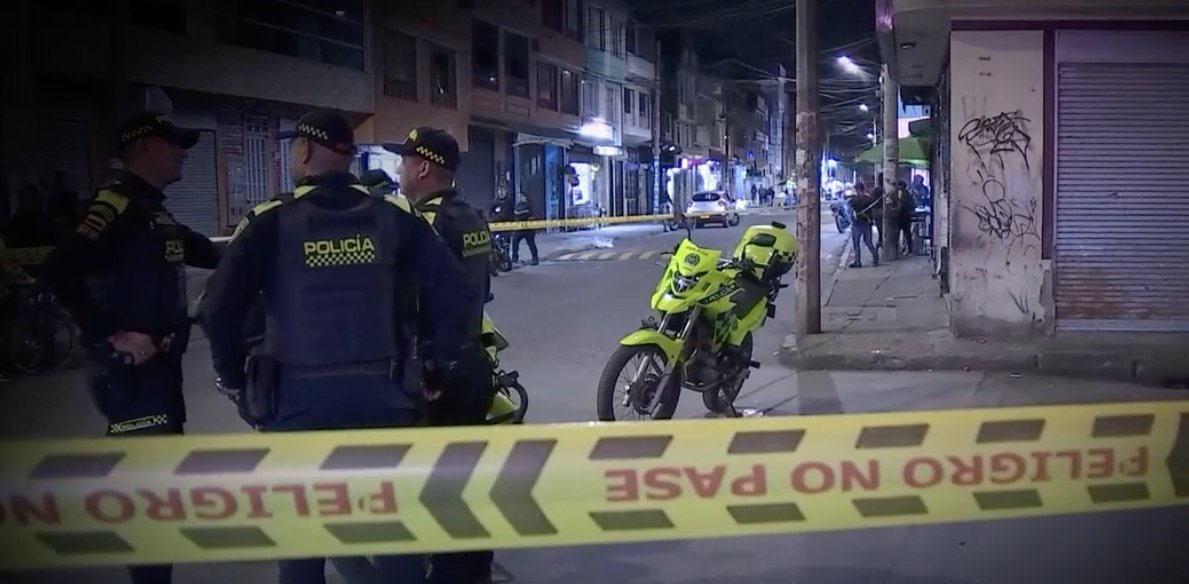 Sicario asesinó a un vendedor informal en Engativá 1 Sicario asesinó a un vendedor informal en Engativá En la noche de este lunes, los gritos y el sonido de varios disparos retumbaron en una calle del barrio El Palmar, en Engativá, luego de que un sicario acabara con la vida de un hombre bastante conocido en el sector.