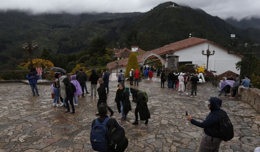 Tras resistirse a un robo, patrullero de la Policía fue baleado en Monserrate 1 Tras resistirse a un robo, patrullero de la Policía fue baleado en Monserrate Este jueves un uniformado de la Policía, asignado al servicio de TransMilenio, fue víctima de la delincuencia en el centro de Bogotá, lugar en donde fue atacado con armada de fuego al intentar evitar un robo.