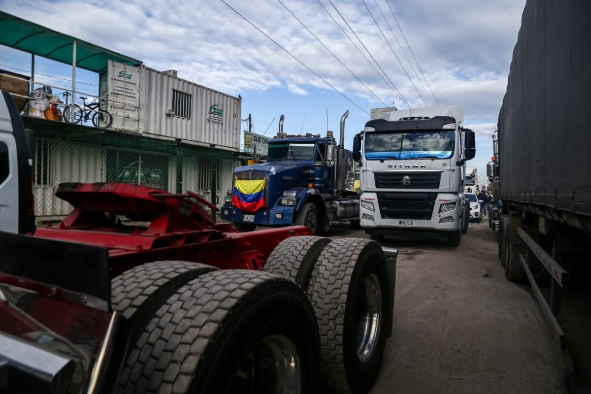 Protesta de camioneros avanza sobre la avenida Esperanza 2 puntos de encuentro transportadores