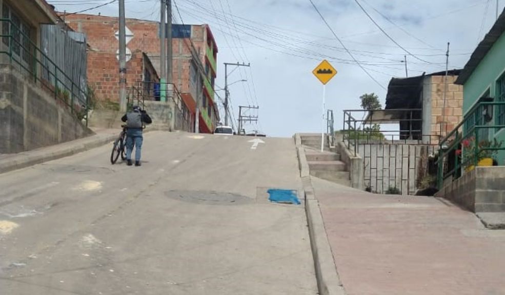 Ataque a bala cobró la vida de un joven en Ciudad Bolívar 7 Ataque a bala cobró la vida de un joven en Ciudad Bolívar En un cruento y desalmado ataque a bala, un joven perdió la vida en el barrio Altos de la Estancia (Ciudad Bolívar) cuando se encontraba junto a varios amigos mientras caían los últimos rayos de sol en esta loma del sur de Bogotá.