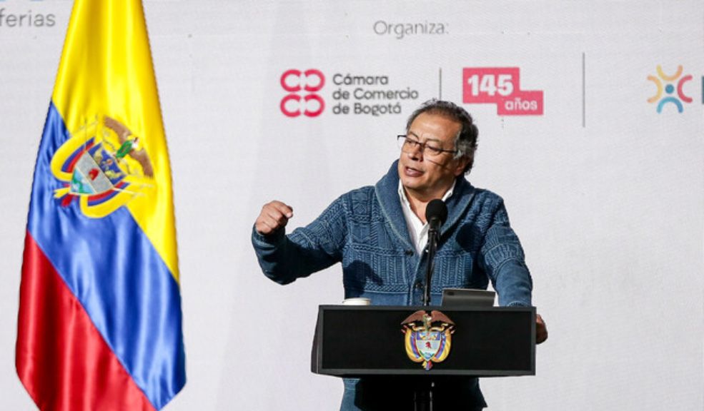 Petro responde a María Corina sobre la postura en la OEA 5 Petro responde a María Corina sobre la postura en la OEA El presidente, Gustavo Petro, aseguró este jueves que es al pueblo venezolano a quien le corresponde tramitar sus problemas internos de cara al escrutinio de los comicios electorales del domingo anterior y no debe ser un gobierno extranjero el que decida quién es el presidente de esa nación.