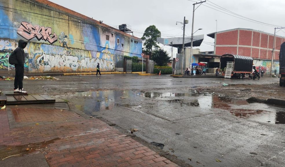Riña entre hermanos dejó un muerto en Kennedy 9 Riña entre hermanos dejó un muerto en Kennedy Como si se tratara de dos enemigos a muerte, dos hombres armados con cuchillos se enfrentaron en plena vía pública del barrio María Paz (Kennedy).