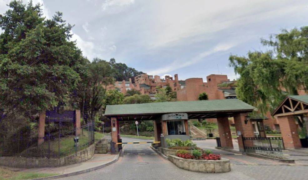 Nuevos detalles en asesinato de esmeraldero: francotirador habría huido en un caballo 1 Nuevos detalles en asesinato de esmeraldero: francotirador habría huido en un caballo Se cree que la persona que acabó con la vida del esmeraldero habría estado durante varios días en la zona boscosa desde donde se perpetró el ataque.