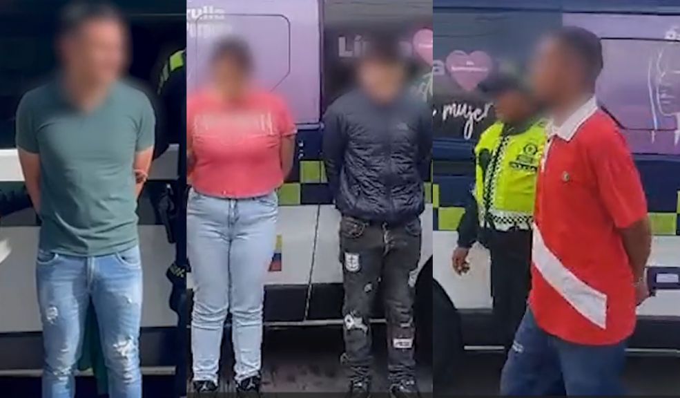 Capturaron a 21 delincuentes en estaciones de TransMilenio Gracias a los estrictos controles y planes de seguridad implementados en las diferentes estaciones y troncales de TransMilenio, las autoridades lograron estas capturas. Uno de los casos más destacados ocurrió en la estación Terreros, donde una pareja intentó robar a un ciudadano mediante la modalidad de 'cosquilleo'. Los delincuentes abordaron un bus para escapar, pero fueron monitoreados a través del sistema de vigilancia de TransMilenio, lo que permitió su captura minutos después en la estación Venecia.