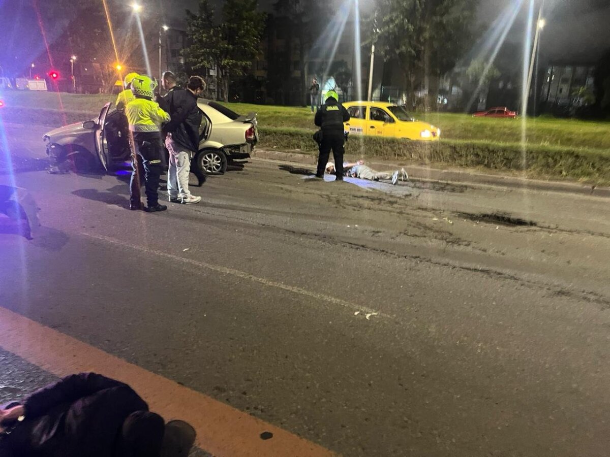 ¡De película! Robo de carro terminó en persecución y balacera 2 ¡De película! Robo de carro terminó en persecución y balacera Los sujetos robaron el vehículo en la localidad de Usme, pero posteriormente fueron capturados en Kennedy.