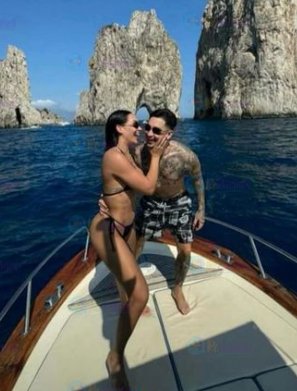 Andrea Valdiri compartió foto en un yate con quien sería su nuevo amor 1 Andrea Valdiri compartió foto en un yate con quien sería su nuevo amor Desde la separación de Andrea Valdiri y Felipe Saruma en noviembre del año pasado, los seguidores de la popular creadora de contenido han estado atentos a cada detalle de su vida. Tras casi un año de matrimonio, ambos tomaron rumbos diferentes y se establecieron en ciudades distintas, dejando claro que su decisión era definitiva.