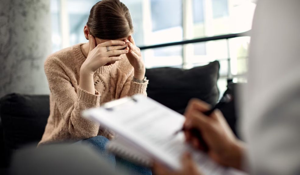 ¿Cómo identificar la depresión?: aprenda a gestionar sus emociones 10 ¿Cómo identificar la depresión?: aprenda a gestionar sus emociones El experto en terapias emocionales, León Valencia, nos dio los pasos claves para gestionar las emociones y aprender a identificar trastornos mentales como la depresión.