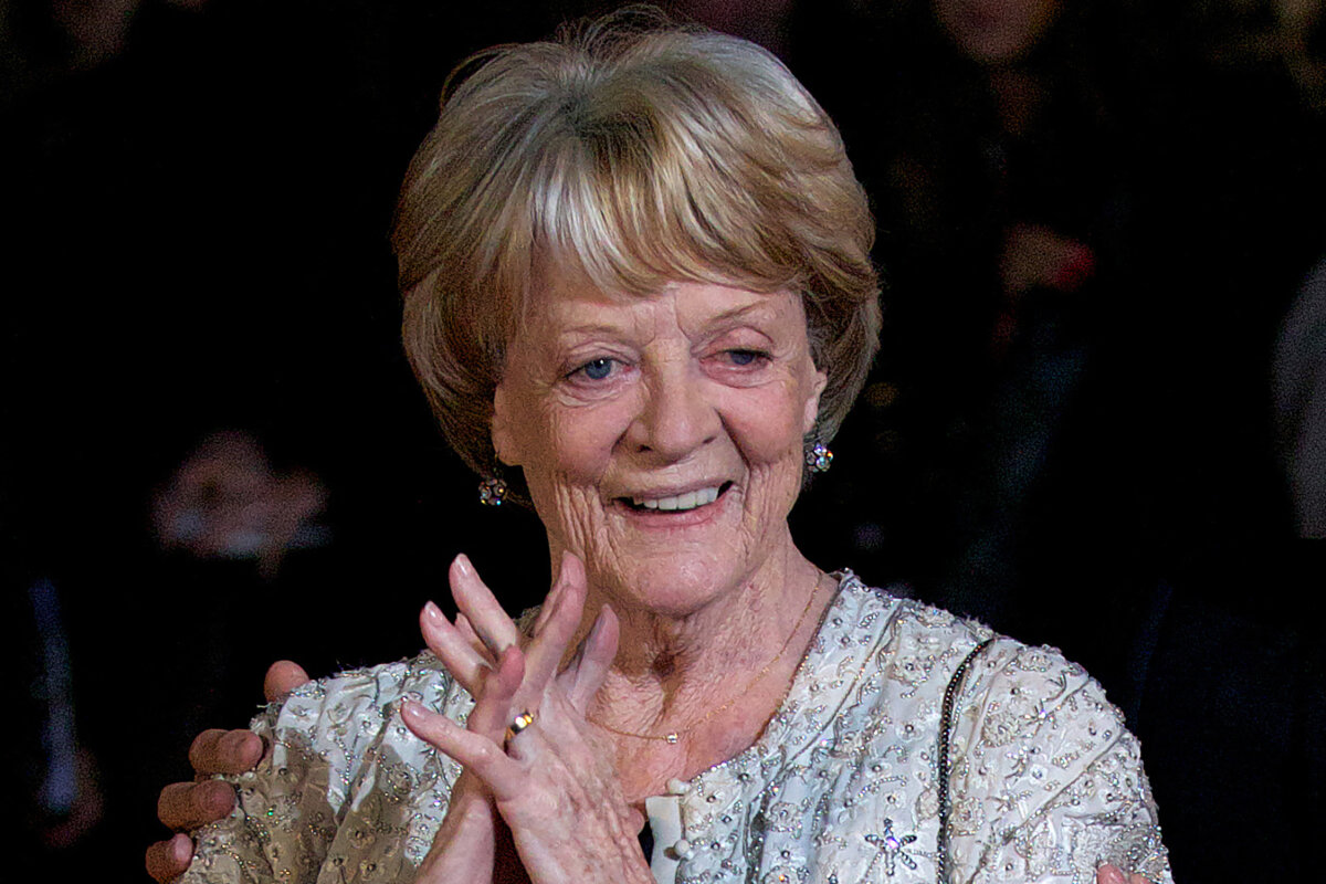 Fallece la actriz de Harry Potter, Maggie Smith, a los 89 años "Murió pacíficamente, en el hospital, esta mañana temprano", anunciaron sus hijos, Chris Larkin y Toby Stephens. "Era una persona muy reservada, pero estaba con sus amigos y familiares en los momentos finales de su vida. Deja dos hijos y cinco nietos que están devastados por la pérdida de su extraordinaria madre y abuela", añadieron.&nbsp;