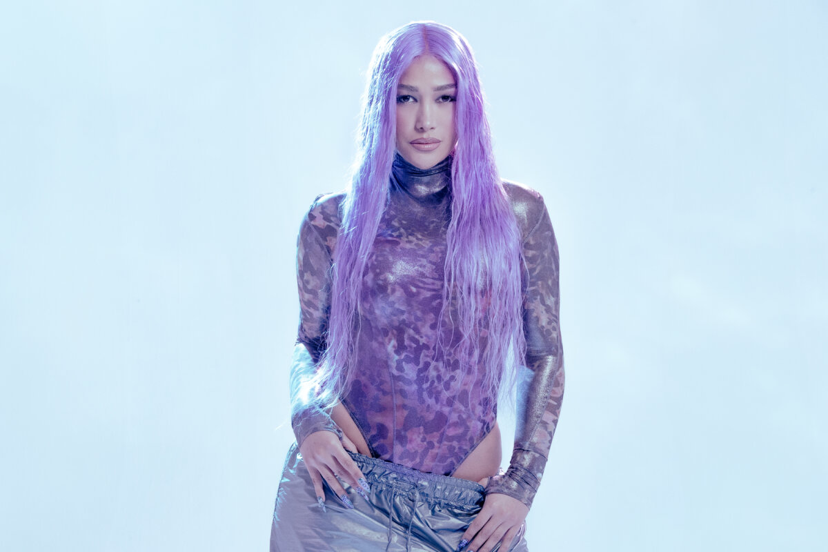 Fariana presenta 'Underwater', una obra maestra de la música urbana latina 1 Fariana presenta 'Underwater', una obra maestra de la música urbana latina En este disco de 19 pistas, Fariana demuestra una versatilidad musical envidiable, fusionando el reggaetón con elementos del rap y otros géneros, sin perder su esencia. 'Underwater' es un viaje sonoro que va desde los ritmos más explosivos hasta baladas más introspectivas, demostrando la evolución artística de la cantante.