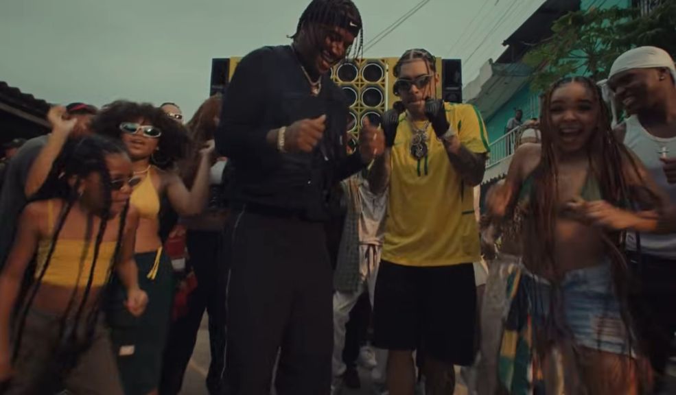 'A Poca Luz': El nuevo sencillo de Ryan Castro y Hamilton Hamilton, conocido como el 'AfroRockstar' de Colombia, ha lanzado su nueva colaboración junto a Ryan Castro titulada 'A Poca Luz', una combinación de afrobeat y el estilo urbano.