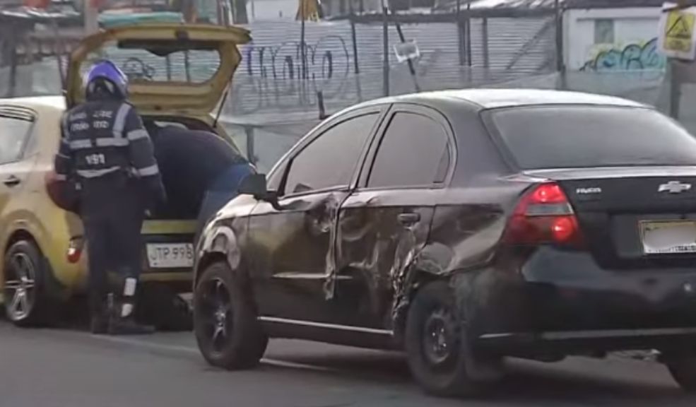 Accidente cerca al Portal Américas generó caos en la movilidad El accidente entre una tractomula y un vehículo particular generó grandes retrasos en la flota de TransMilenio.