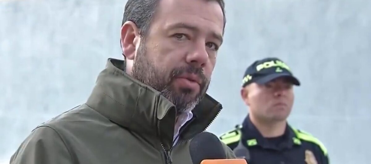 Alcalde Galán propone explorar el agua subterránea como alternativa al desabastecimiento 1 Alcalde Galán propone explorar el agua subterránea como alternativa al desabastecimiento Aunque actualmente el racionamiento de agua sigue siendo una medida necesaria, las autoridades locales están evaluando diversas alternativas para evitar una emergencia mayor y asegurar el acceso al recurso hídrico a largo plazo.