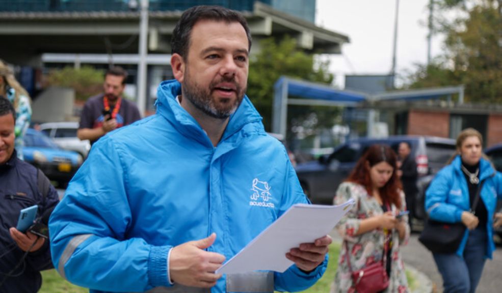 Alcalde Galán propone explorar el agua subterránea como alternativa al desabastecimiento 8 Alcalde Galán propone explorar el agua subterránea como alternativa al desabastecimiento Aunque actualmente el racionamiento de agua sigue siendo una medida necesaria, las autoridades locales están evaluando diversas alternativas para evitar una emergencia mayor y asegurar el acceso al recurso hídrico a largo plazo.