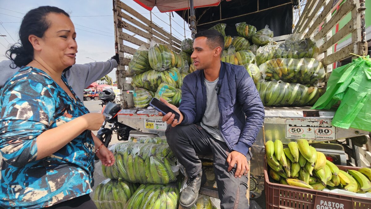 Así afecta el paro camionero a los comerciantes A pesar de que Corabastos comunicó que no hay desabastecimiento de alimentos y el precio se mantiene relativamente estable, algunos comerciantes independientes ya sienten los efectos del paro camionero.