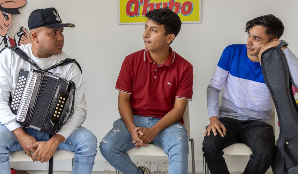 Así nació el sueño de los 'Atravesaos', la agrupación de vallenato que es un fenómeno en redes 1 Así nació el sueño de los 'Atravesaos', la agrupación de vallenato que es un fenómeno en redes Los 'Atravesaos' le contaron a Q'HUBO cómo nació la agrupación, misma que se ha convertido en un éxito en redes sociales gracias a su carisma y humor.
