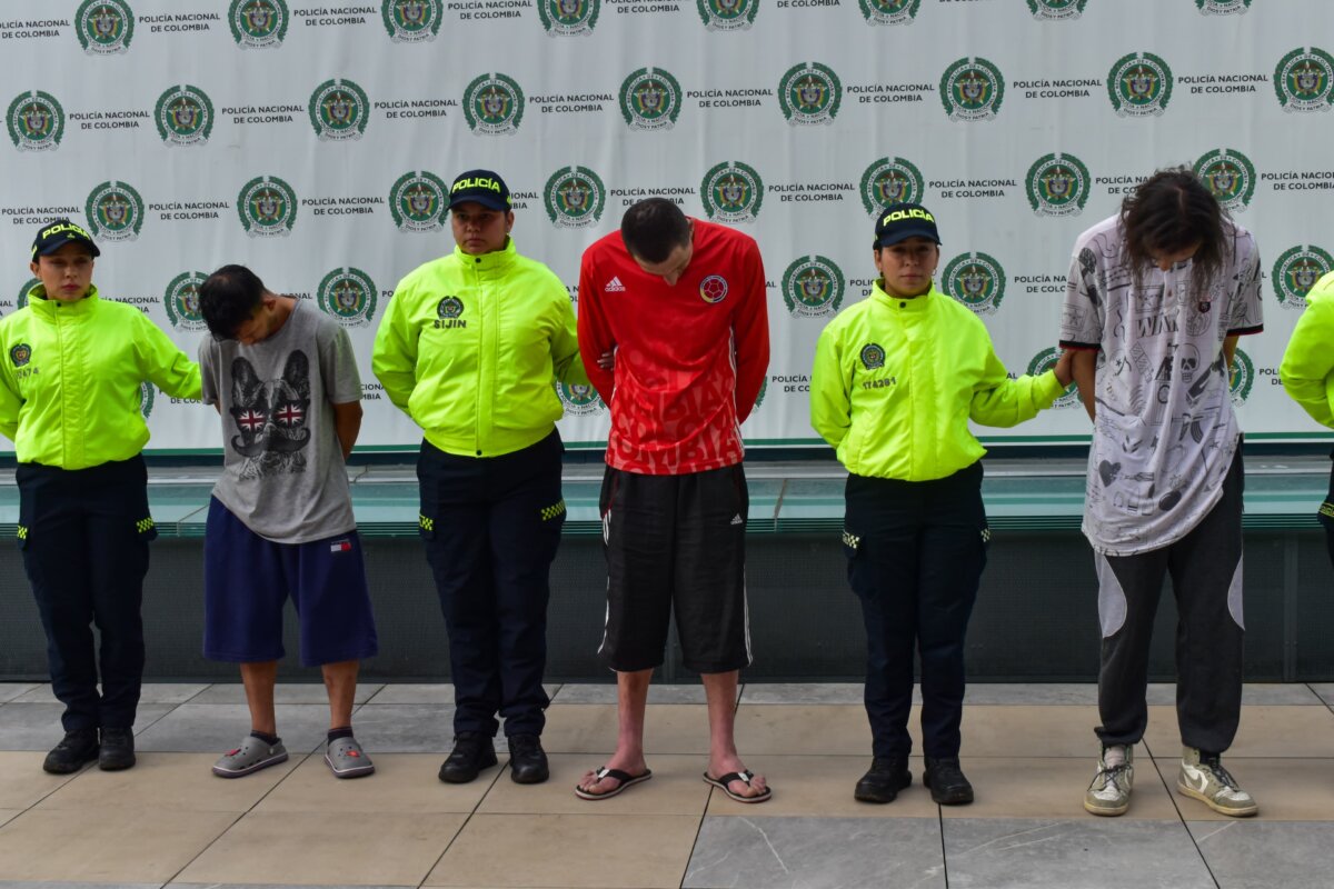 Autoridades capturaron a 11 agresores sexuales de menores en Bogotá 2 Autoridades capturaron a 11 agresores sexuales de menores en Bogotá Los delitos se presentaron en varias localidades de Bogotá y las autoridades pudieron establecer que la mayoría de los agresores son familiares de los menores.