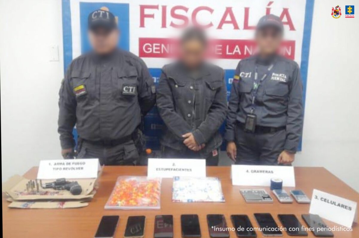 Autoridades hallan restos humanos durante operativo en Usme: una mujer fue capturada 2 Autoridades hallan restos humanos durante operativo en Usme: una mujer fue capturada El aterrador hallazgo se dio en medio de un operativo realizado en la localidad de Usme. Personal del CTI encontró los restos humanos en una zona boscosa del sector.