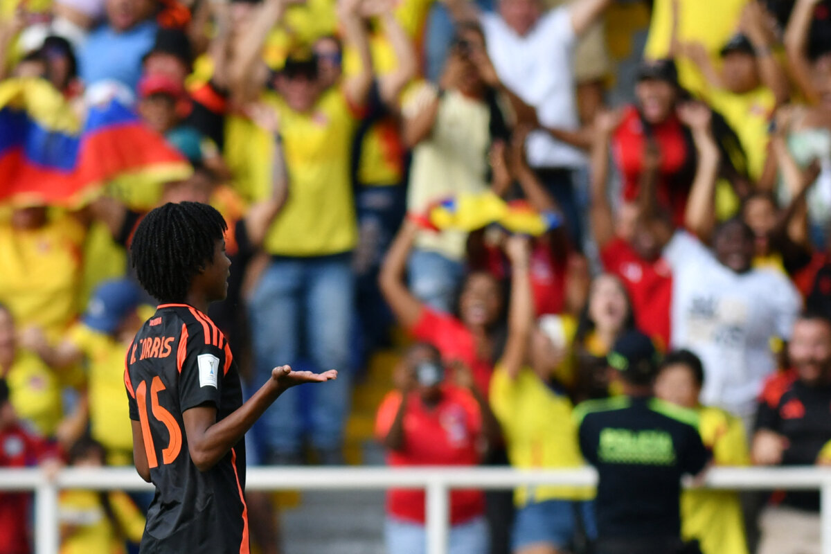 Colombia perdió en penales contra Países Bajos y quedó eliminado del Mundial Femenino Sub 20 1 Colombia perdió en penales contra Países Bajos y quedó eliminado del Mundial Femenino Sub 20 Se acabó el sueño de la Selección Colombia por conquistar su primer Mundial Femenino Sub 20. Este domingo, en el estadio Pascual Guerrero de Cali, las dirigidas por Carlos Paniagua cayeron por penales 3-0 con Países Bajos, tras igualar 2-2 en el tiempo reglamentario y el alargue, y fueron eliminadas en cuartos de final.