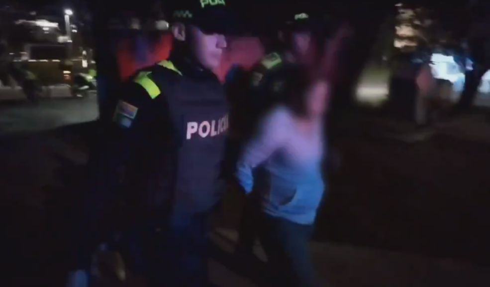 Capturan a empleada doméstica acusada de robar dinero a sus jefes en Usaquén 1 Capturan a empleada doméstica acusada de robar dinero a sus jefes en Usaquén La mujer presuntamente ocultaba el dinero en bolsas de basura para evadir los controles de seguridad de sus empleadores.