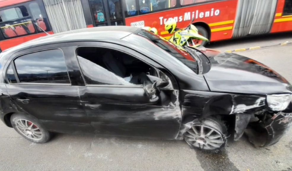Capturan a sujeto que en estado de embriaguez atropelló a una mujer y pretendía huir 1 Capturan a sujeto que en estado de embriaguez atropelló a una mujer y pretendía huir Al llegar al lugar, los agentes encontraron a una mujer tendida en la vía pública, quien afirmó que había sido atropellada por un automóvil que luego se dio a la fuga. De inmediato, se inició un operativo de búsqueda del vehículo involucrado.