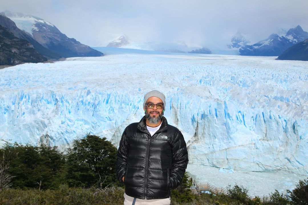 Carlos Vargas se salvó de ser víctima de Garavito: "Me estaba llevando por una calle destapada" 1 Carlos Vargas se salvó de ser víctima de Garavito: "Me estaba llevando por una calle destapada" Durante una reciente emisión del programa, su compañera Mary Méndez le preguntó a los presentadores sobre el mayor susto de sus vidas. Fue entonces cuando Vargas, quien hasta ese momento nunca había hablado públicamente de este hecho, relató cómo, cuando era niño, estuvo a punto de convertirse en una víctima más de Garavito.