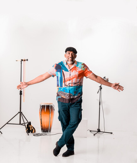 Chichi Peralta, un maestro de la música latina 1 Chichi Peralta, un maestro de la música latina Chichi Peralta le contó a Q'HUBO cómo fue la creación de su último lanzamiento, 'El Meneito'.