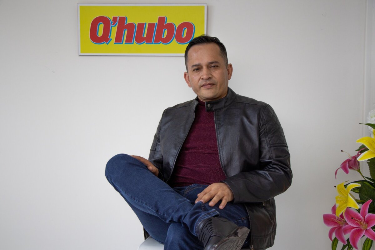 "Con el perdón de todos, me toca continuar": Freddy Burbano reaparece tras trágico accidente 1 "Con el perdón de todos, me toca continuar": Freddy Burbano reaparece tras trágico accidente En la madrugada del sábado 9 de julio de 2022, el artista se vio envuelto en un trágico accidente cuando, tras salir de una presentación, condujo su vehículo en aparente estado de embriaguez y a la altura de la calle 13 con carrera 19 (localidad de Puente Aranda) colisionó con un taxi que, al parecer, se cruzó un semáforo en rojo. En el vehículo se encontraba Karen Molina, de 21 años, quien lamentablemente perdió la vida debido a la gravedad del impacto.