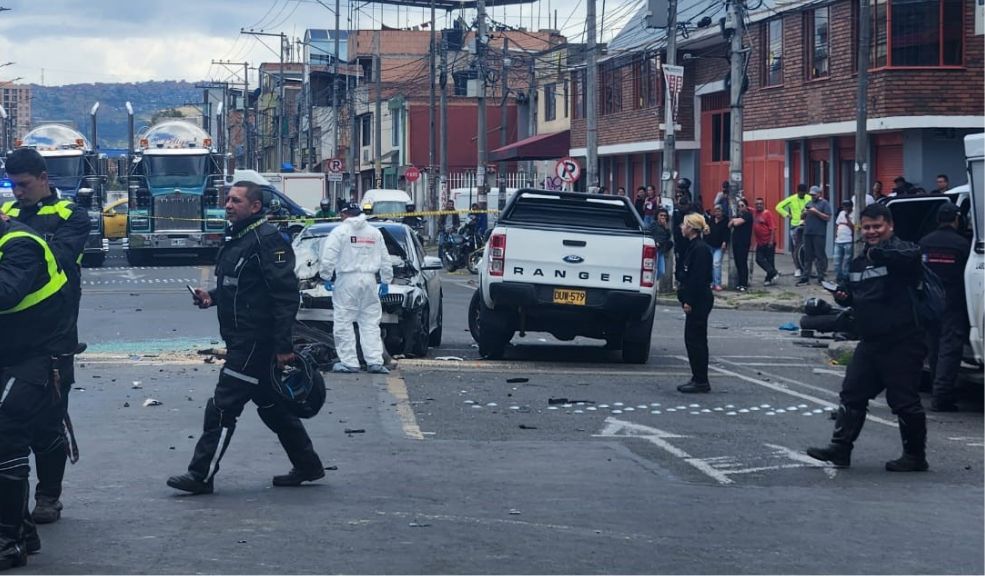 Esta es la identidad del presunto ladrón que murió en medio de un hurto en Kennedy “En este hecho se logró la captura de dos personas involucradas en el hurto a un ciudadano en la localidad de Kennedy. Cabe anotar que los capturados tienen varios antecedentes. Nuestra Policía Metropolitana de Bogotá, junto con funcionarios de la Fiscalía General de la Nación, están llevando a cabo las investigaciones pertinentes para esclarecer estos hechos”, informó el coronel Pedro José Saavedra Pinzón, subcomandante de la Policía Metropolitana de Bogotá (E).