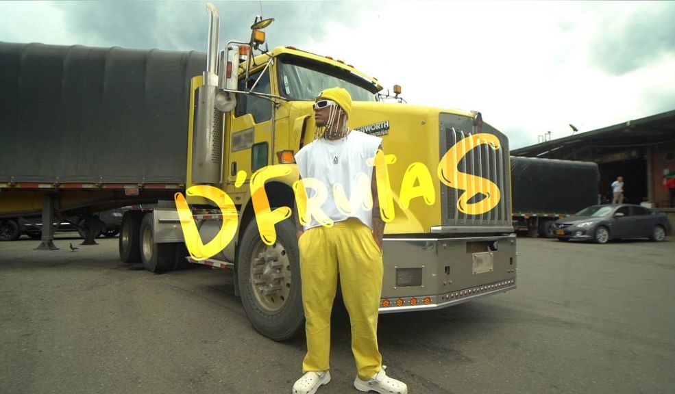 Dejota lanza su nuevo álbum 'D'FRUTAS': un homenaje al pacífico colombiano 1 Dejota lanza su nuevo álbum 'D'FRUTAS': un homenaje al pacífico colombiano El sencillo principal del álbum, ‘BOROJO’, cuenta con la colaboración de los cartageneros NATAN Y SHANDER, y rinde homenaje a la fruta del Pacífico colombiano. El videoclip, grabado en la plaza minorista de Medellín, destaca la cotidianidad y esfuerzo de los trabajadores del lugar.