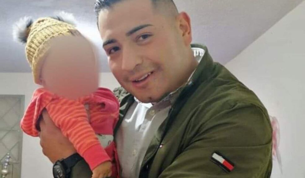 Detalles de la muerte del policía que baleó a su expareja en un motel: la mujer recibió impactos en la cara 1 Detalles de la muerte del policía que baleó a su expareja en un motel: la mujer recibió impactos en la cara Poco antes de la media noche del lunes, un policía activo, que se encontraba de descanso, atentó contra la vida de su pareja sentimental y de otro hombre que estaba con ella en el barrio Kennedy Central.