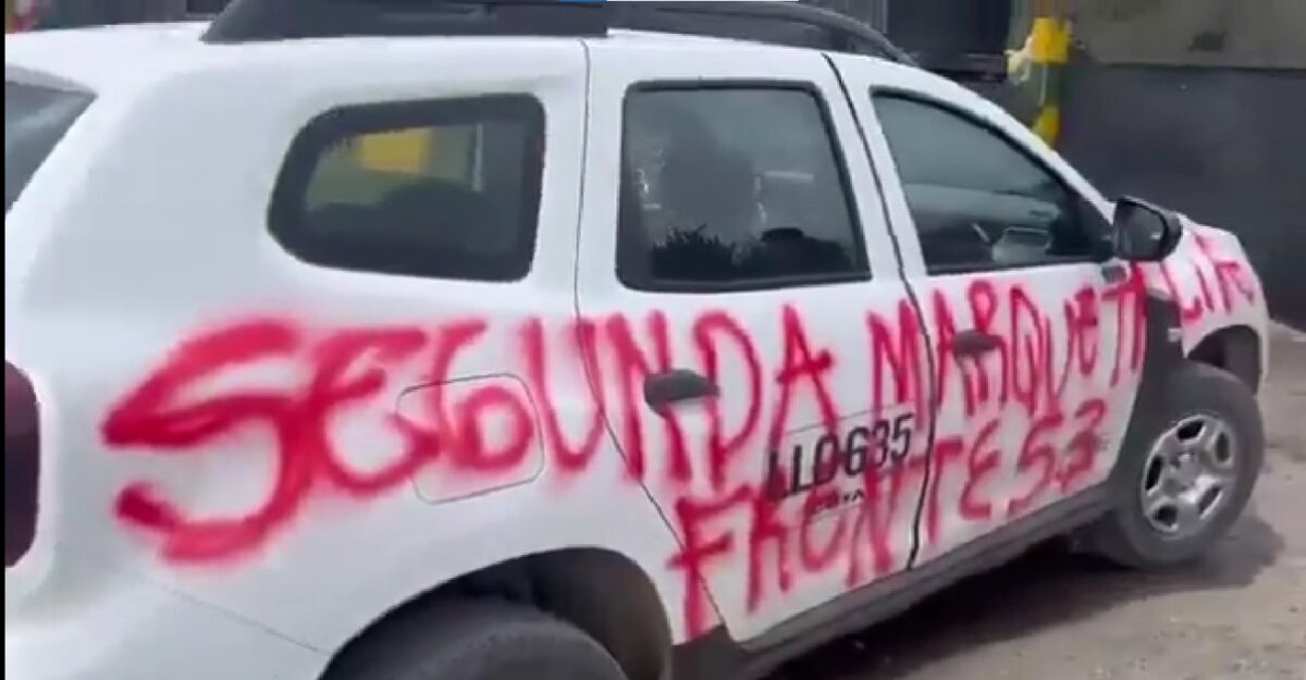 Disidencias de la Segunda Marquetalia amenazaron a un conductor y vandalizaron su carro en Bogotá 1 Disidencias de la Segunda Marquetalia amenazaron a un conductor y vandalizaron su carro en Bogotá El alcalde Carlos Galán rechazó los hechos y aseguró que le ordenó a la Policía de Bogotá y al Ejército reforzar la seguridad en Sumapaz.