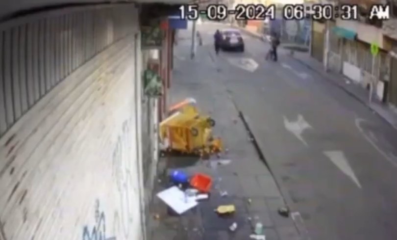 EN VIDEO: Conductor borracho destruyó el puesto de una vendedora informal en Kennedy 1 EN VIDEO: Conductor borracho destruyó el puesto de una vendedora informal en Kennedy Tras destrozar el carrito de la señora Carmen, el sujeto se dio a la fuga.