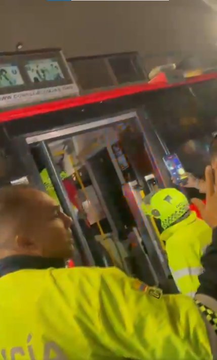 EN VIDEO: Policía y ciudadanos persiguieron a un conductor que embistió varios carros en Bosa 1 EN VIDEO: Policía y ciudadanos persiguieron a un conductor que embistió varios carros en Bosa La noche de este sábado, 28 de septiembre, un irresponsable conductor protagonizó una persecución en la localidad de Bosa.