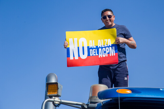 “El país no se dejará bloquear”: Petro ante paro de camioneros 1 “El país no se dejará bloquear”: Petro ante paro de camioneros El presidente, Gustavo Petro, se pronunció ante el paro camionero que afecta a miles de personas en varias ciudades, señalando que “el país no se dejará bloquear”.