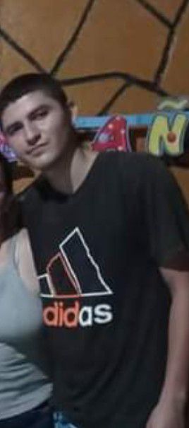 Encuentran cuerpo de joven que se ahogó en el río Magdalena 1 Encuentran cuerpo de joven que se ahogó en el río Magdalena El cuerpo de Edilson Ríos Virgüez, un joven de 21 años, fue encontrado la mañana de este martes, 17 de septiembre, tras haber desaparecido el sábado en el malecón turístico del río Magdalena, en Honda.