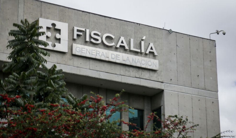 Envían a la cárcel a exsubdirector y exasesor de la UNGRD La Fiscalía aseguró que los exfuncionarios habrían aprovechado sus cargos para favorecer contratistas en diferentes procesos contractuales de la UNGRD.