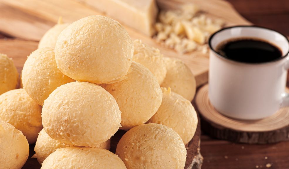 Escándalo en el Aeropuerto El Dorado: Cobran $190.000 por cinco cafés y cuatro pandebonos 8 Escándalo en el Aeropuerto El Dorado: Cobran $190.000 por cinco cafés y cuatro pandebonos Según el relato, la cuenta por cinco cafés con leche y cuatro panes con queso ascendió a casi 190.000 pesos colombianos, desatando una ola de comentarios en contra de los precios excesivos que se manejan en este punto.
