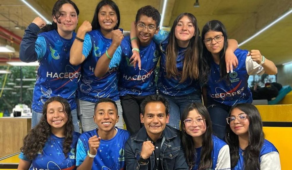 Esta es la iniciativa que busca llevar niños de Ciudad Bolívar a la NASA en 2025 Iván Triana, CEO de la Fundación Biblioseo y egresado de la Universidad EAN, ha puesto en marcha una emocionante iniciativa que busca llevar a nueve niños de Ciudad Bolívar a la NASA en junio de 2025.
