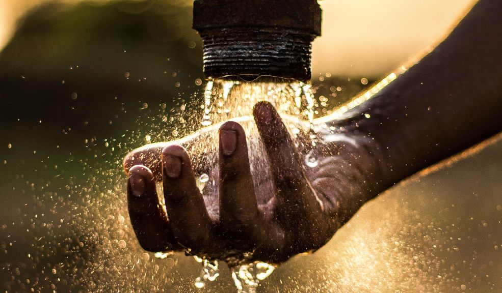Estos son los barrios que registran mayor consumo de agua según Acueducto 2 Estos son los barrios que registran mayor consumo de agua según Acueducto La Empresa de Acueducto y Alcantarillado de Bogotá (EAAB) ha emitido una alerta sobre un preocupante aumento en el consumo de agua en varias zonas de la ciudad.