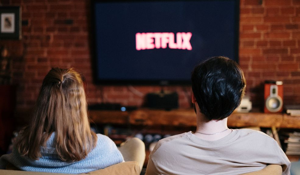 Estos televisores dejarán de ser compatibles con Netflix en septiembre 1 Estos televisores dejarán de ser compatibles con Netflix en septiembre A partir de septiembre de 2024, varios modelos de televisores de marcas reconocidas como Toshiba, Sony y Samsung ya no serán compatibles con Netflix. Si un usuario ve el mensaje "Netflix ya no está disponible en este dispositivo", significa que el aparato ha quedado fuera de la lista de dispositivos compatibles.