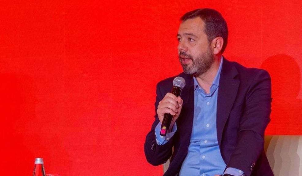 Galán advierte que a Bogotá le quedan solo seis días de gasolina 1 Galán advierte que a Bogotá le quedan solo seis días de gasolina El alcalde de Bogotá, Carlos Fernando Galán, ofreció un informe sobre el estado del abastecimiento de combustibles en la capital en medio del paro camionero que ya ha alcanzado su cuarto día a nivel nacional.