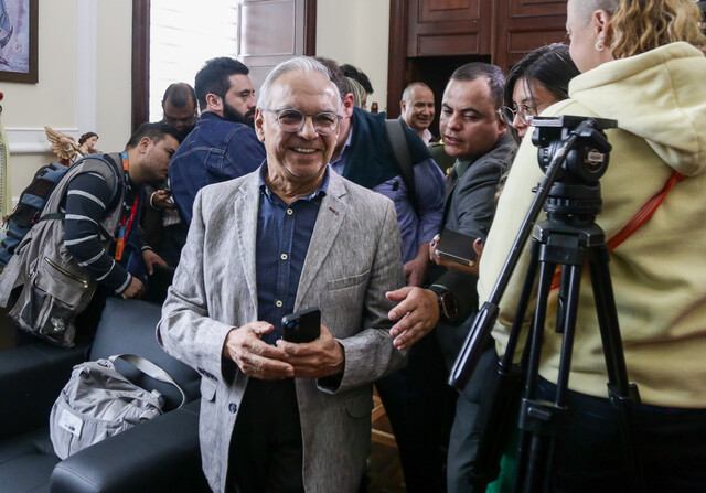 Gobierno Petro radicó la nueva reforma tributaria, ¿qué cambios trae? 1 Gobierno Petro radicó la nueva reforma tributaria, ¿qué cambios trae? Al explicar el proyecto, el ministro Ricardo Bonilla, resaltó que tiene tres grandes ejes. Le contamos cuáles son.