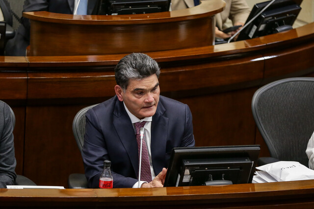 Gregorio Eljach, candidato a procurador, renunció a su cargo como secretario del Senado 1 Gregorio Eljach, candidato a procurador, renunció a su cargo como secretario del Senado Gregorio Eljach presentó su renuncia para dedicarse de lleno a la carrera por la Procuraduría General de la Nación, luego de que fuera nominado por el presidente Petro.