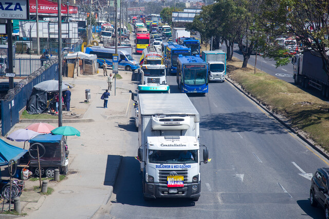 Gremio de transportadores anuncia cese de actividades desde este domingo Las bases transportadoras decidieron "declarar hora cero con un cese de actividades en todo el país a partir de hoy", esto debido al aumento del precio del ACPM.