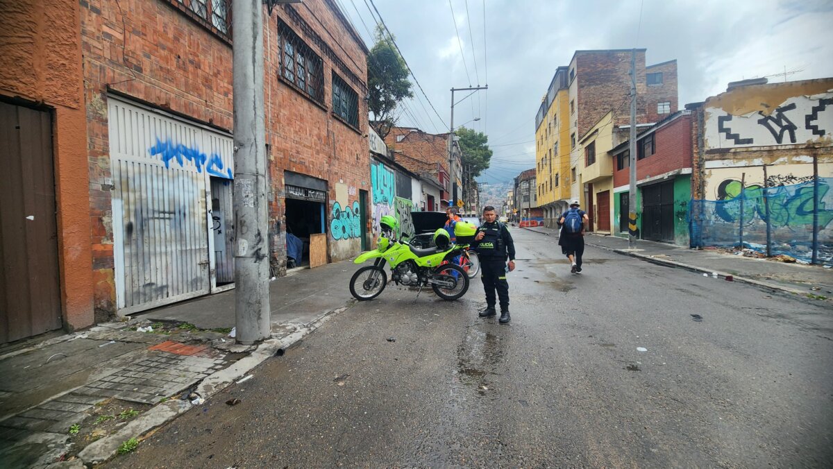 Homicidio de Henry dentro de un taller de latonería en Santa Fe 1 Homicidio de Henry dentro de un taller de latonería en Santa Fe Q’HUBO pudo conocer que eran alrededor de las 10 de la mañana de este sábado, cuando Henry González Ballén fue asesinado.