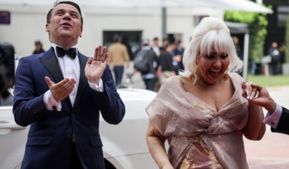 Así fueron los últimos minutos de vida de 'La Gorda' Fabiola: "le puso canción con la que se conocieron" 8 Así fueron los últimos minutos de vida de 'La Gorda' Fabiola: "le puso canción con la que se conocieron" La noticia del fallecimiento de Fabiola Posada, conocida cariñosamente como 'La Gorda Fabiola', ha conmovido profundamente a Colombia. La humorista, quien se destacó por su participación en el programa Sábados Felices, falleció en la mañana de este martes, apenas un día después de haber celebrado su cumpleaños. Aunque no se han revelado detalles precisos sobre las causas de su muerte, se sabe que llevaba varios días hospitalizada.