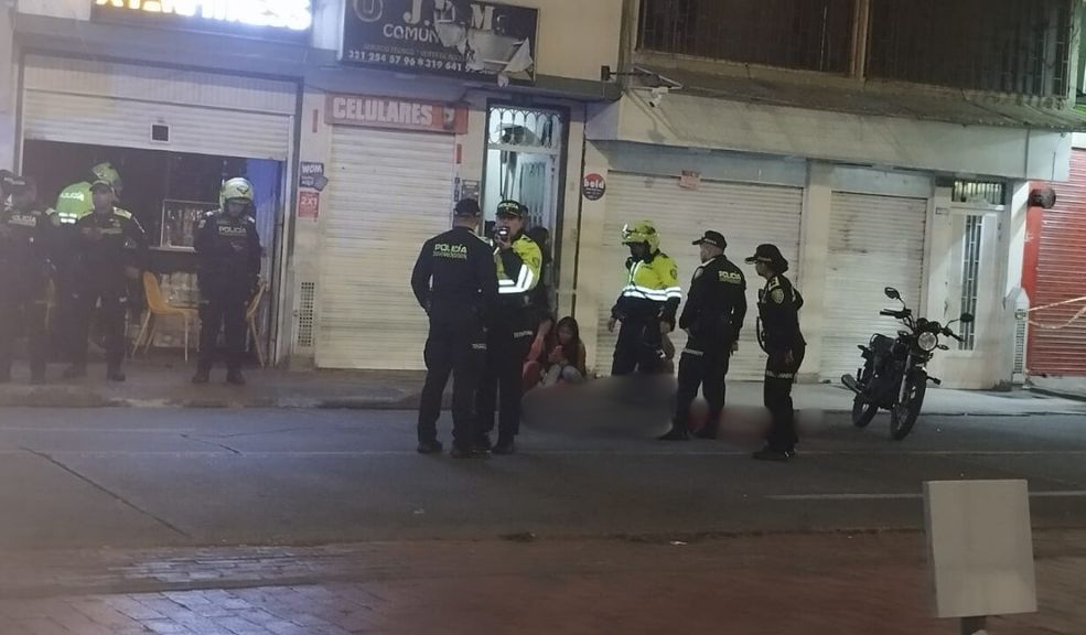Michael, el joven que fue víctima de sicariato en Engativá 1 Michael, el joven que fue víctima de sicariato en Engativá Michael Enrique González Morales, quien se movilizaba por una de las calles principales del barrio El Muelle (Engativá), fue la víctima mortal del cruel y despiadado asesinato perpetrado la noche del miércoles.